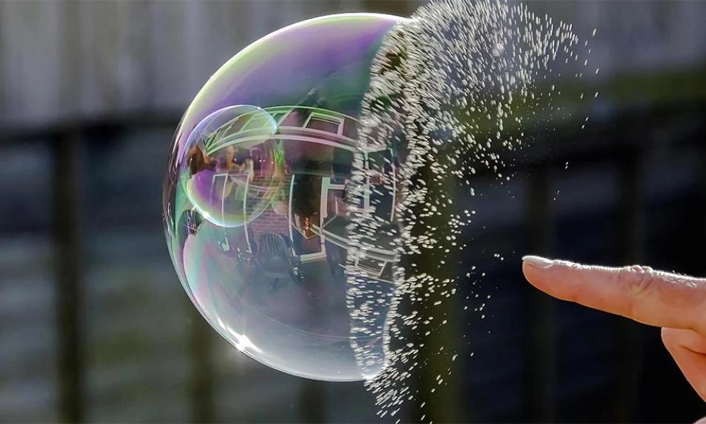 Όλοι στρέφονται στο δολάριο - Κίνδυνος δημιουργίας «φούσκας»